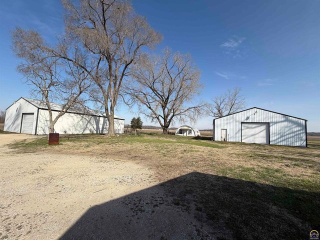 2910 21st St, Topeka, KS 66617