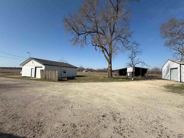 2910 21st St, Topeka, KS 66617