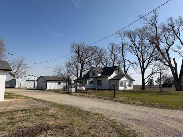 2910 21st St, Topeka, KS 66617