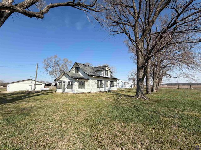 2910 21st St, Topeka, KS 66617