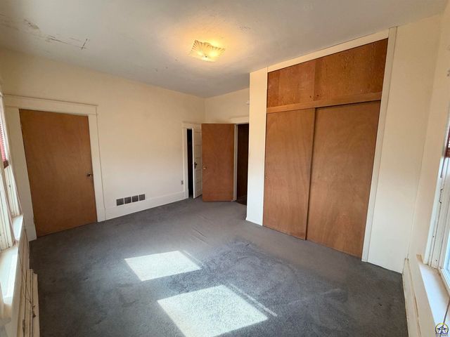 2910 21st St, Topeka, KS 66617