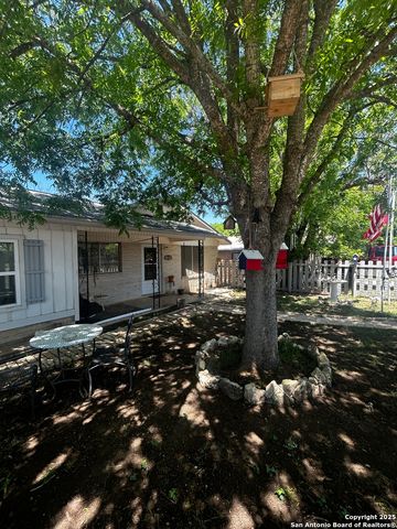 1304 Ridge, Kerrville, TX 78028