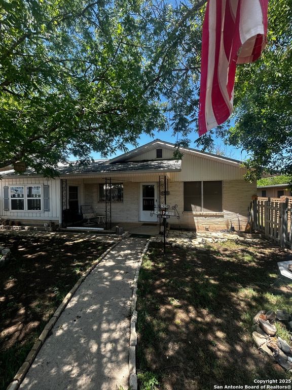 1304 Ridge, Kerrville, TX 78028