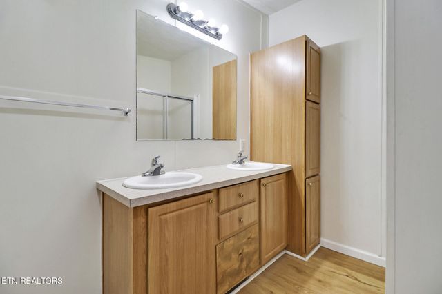 5421 S York Hwy, Grimsley, TN 38565