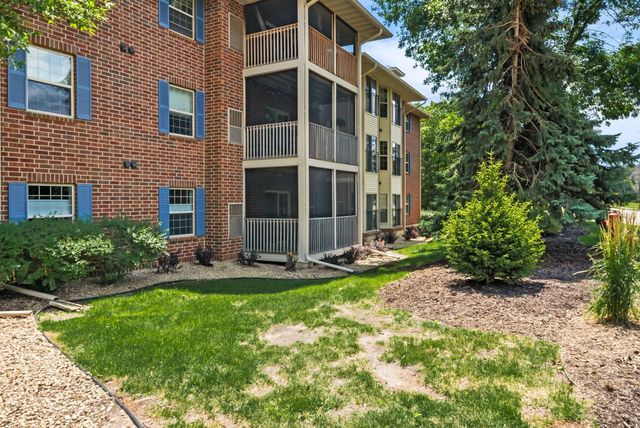 1350 Douglas Drive N 105, Golden Valley, MN 55422