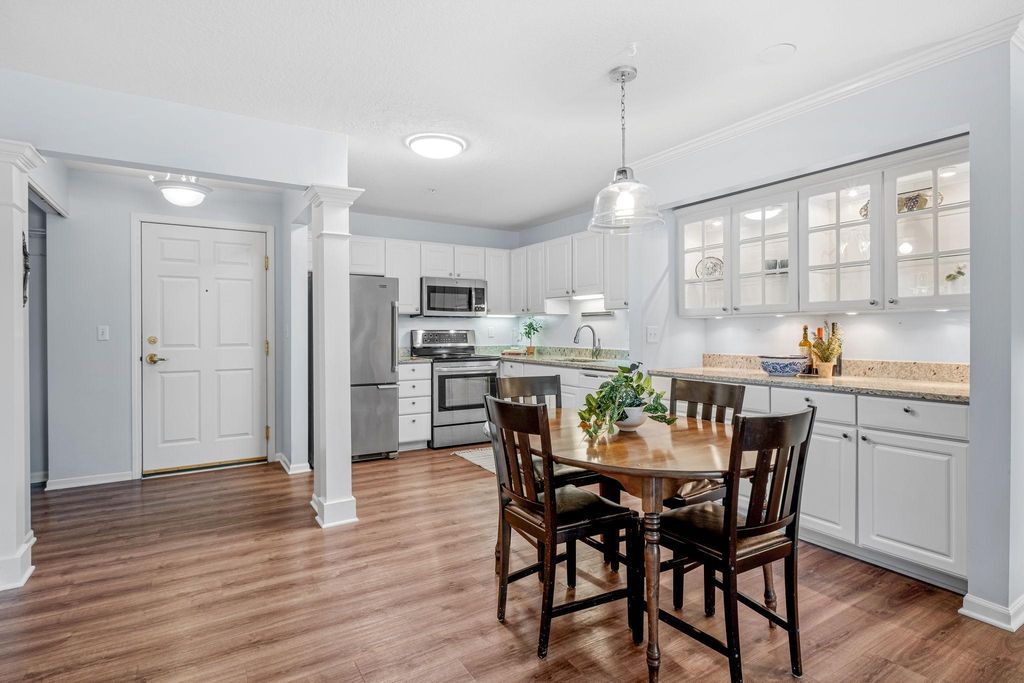 1350 Douglas Drive N 105, Golden Valley, MN 55422