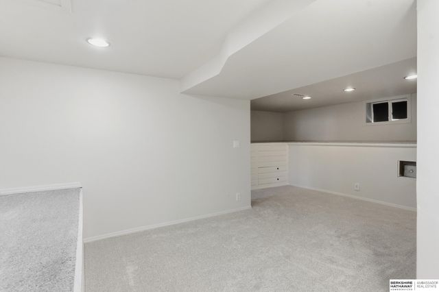 6331 Binney Street, Omaha, NE 68104