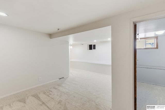 6331 Binney Street, Omaha, NE 68104