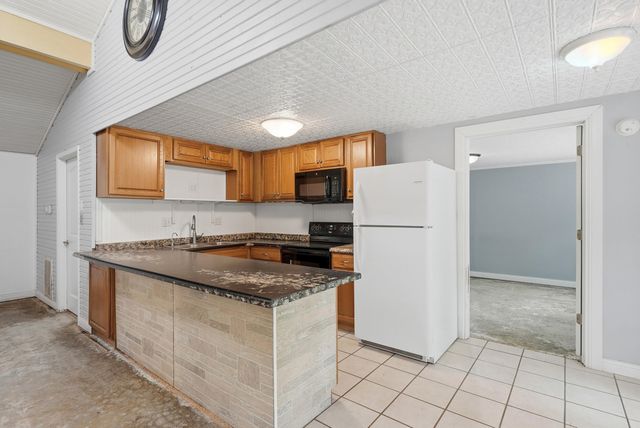 6481 OLD VILLAGE RD, Columbia, MO 65203
