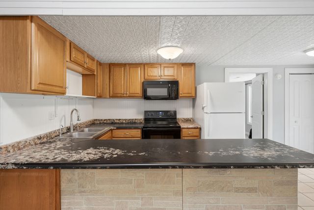6481 OLD VILLAGE RD, Columbia, MO 65203