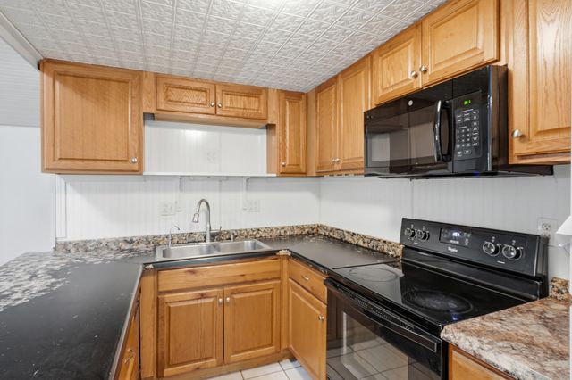 6481 OLD VILLAGE RD, Columbia, MO 65203