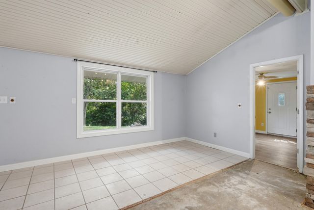 6481 OLD VILLAGE RD, Columbia, MO 65203
