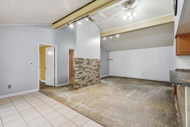 6481 OLD VILLAGE RD, Columbia, MO 65203