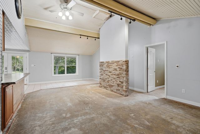 6481 OLD VILLAGE RD, Columbia, MO 65203