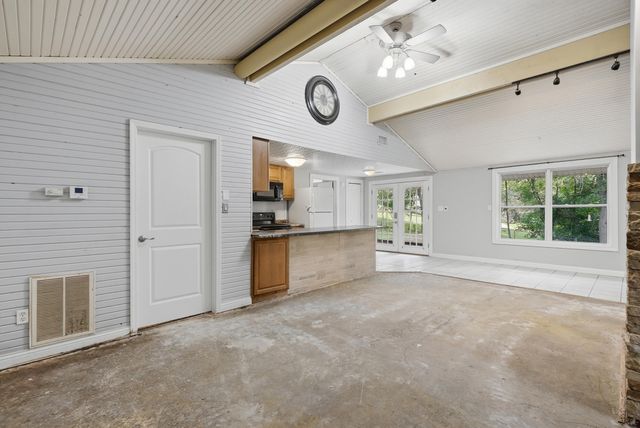 6481 OLD VILLAGE RD, Columbia, MO 65203