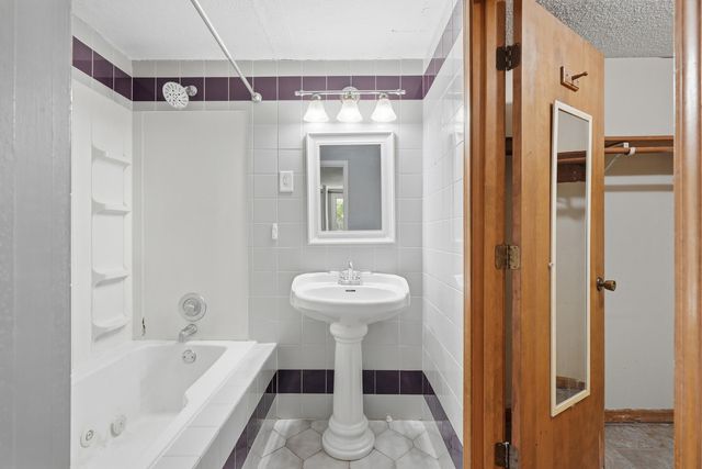 6481 OLD VILLAGE RD, Columbia, MO 65203