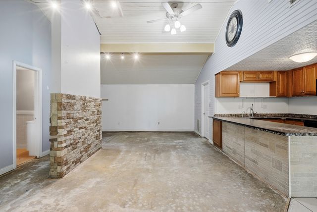 6481 OLD VILLAGE RD, Columbia, MO 65203