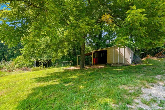 6481 OLD VILLAGE RD, Columbia, MO 65203