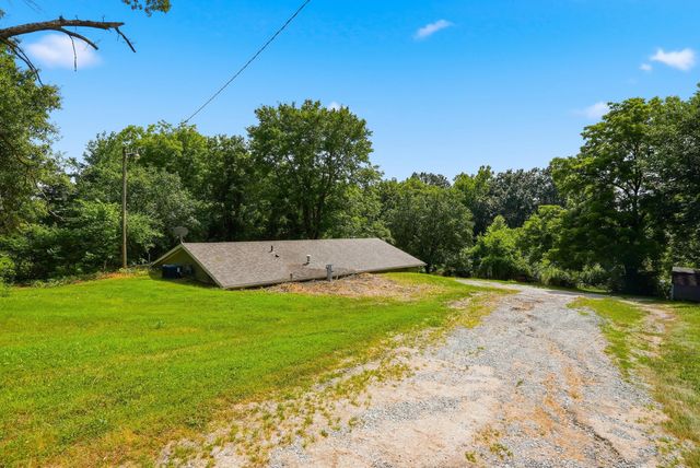 6481 OLD VILLAGE RD, Columbia, MO 65203