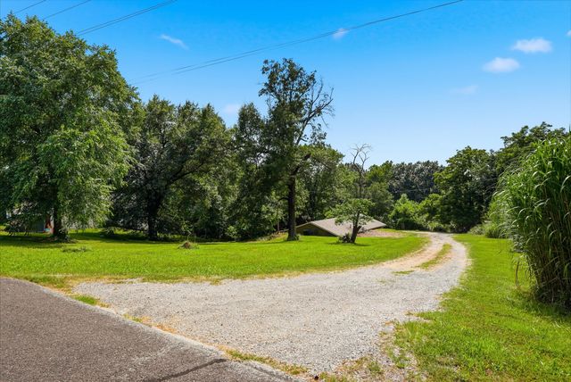 6481 OLD VILLAGE RD, Columbia, MO 65203