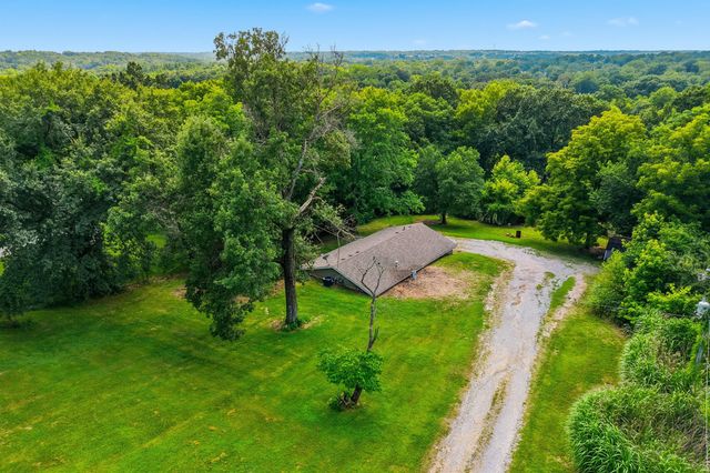 6481 OLD VILLAGE RD, Columbia, MO 65203