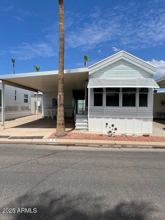 719 EMERALD Drive, Apache Junction, AZ 85119