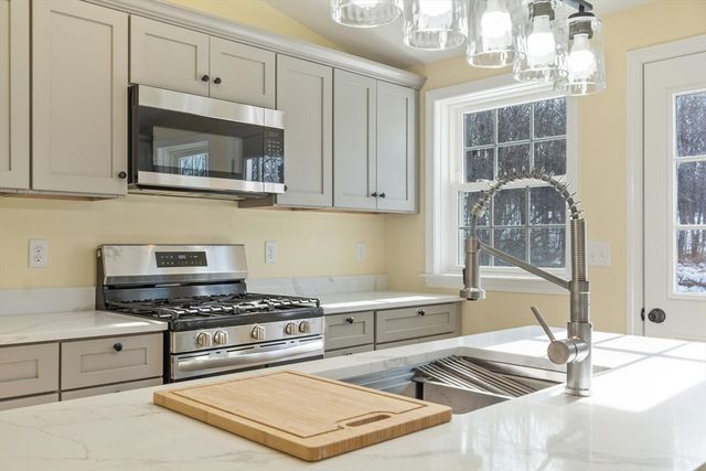 120 Townsend Sreet 2, Pepperell, MA 01463