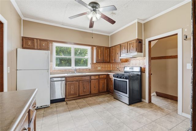 1407 11th Ave, Belle Plaine, IA 52208