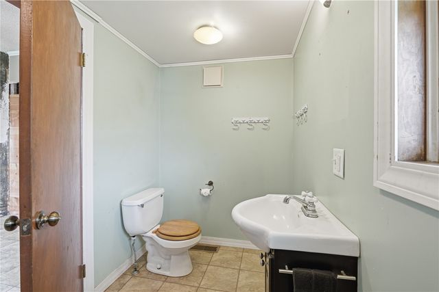 1407 11th Ave, Belle Plaine, IA 52208