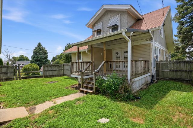 1407 11th Ave, Belle Plaine, IA 52208