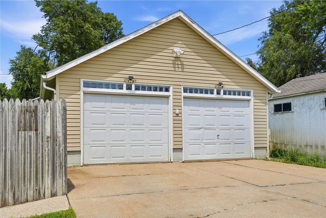 1407 11th Ave, Belle Plaine, IA 52208