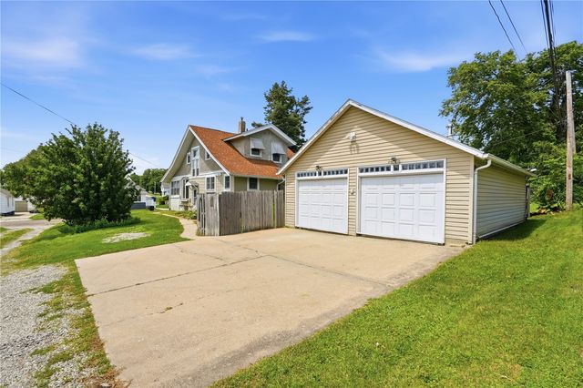 1407 11th Ave, Belle Plaine, IA 52208