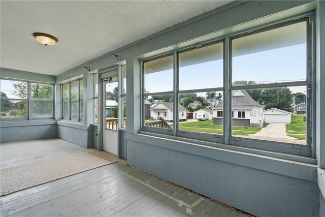 1407 11th Ave, Belle Plaine, IA 52208