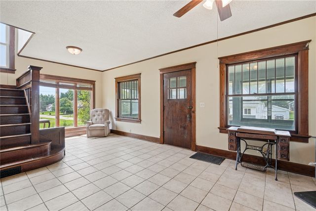 1407 11th Ave, Belle Plaine, IA 52208