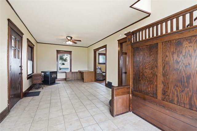 1407 11th Ave, Belle Plaine, IA 52208