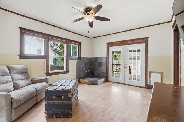 1407 11th Ave, Belle Plaine, IA 52208