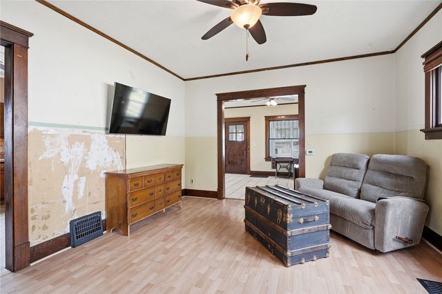 1407 11th Ave, Belle Plaine, IA 52208