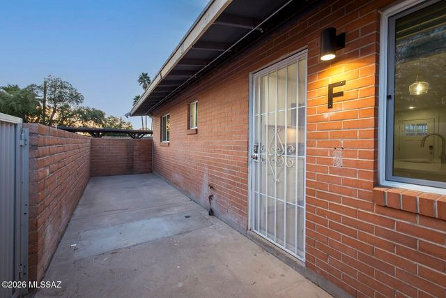 1423 N Venice Avenue, Tucson, AZ 85712
