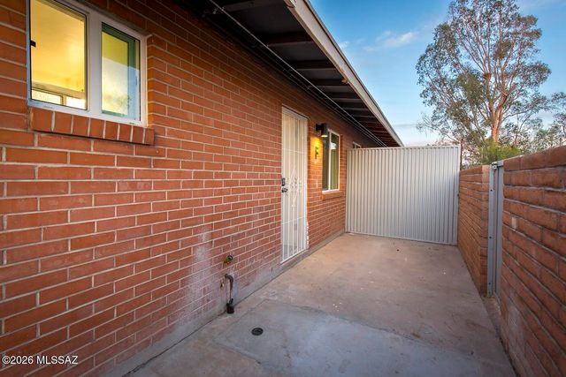 1423 N Venice Avenue, Tucson, AZ 85712