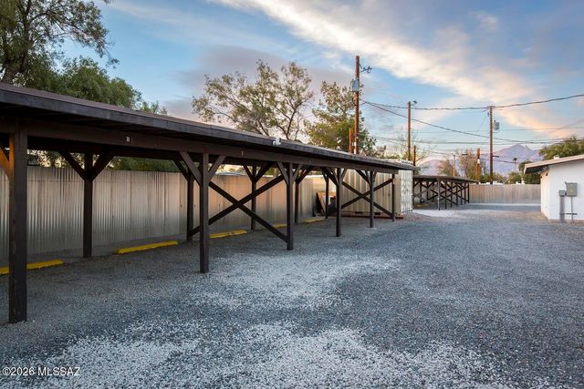 1423 N Venice Avenue, Tucson, AZ 85712