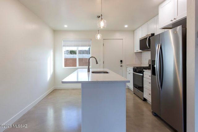 1423 N Venice Avenue, Tucson, AZ 85712