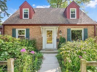 1319 Childs Street, Wheaton, IL 60187