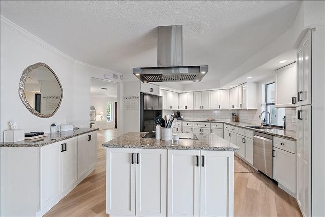 1734 RIVIERA CIRCLE, Sarasota, FL 34232