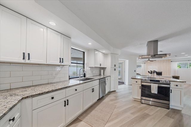 1734 RIVIERA CIRCLE, Sarasota, FL 34232