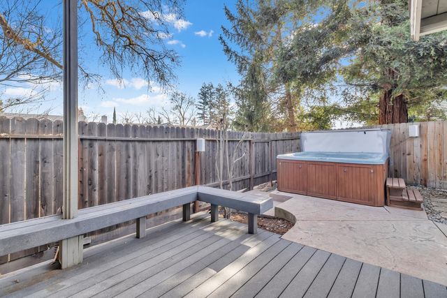 6120 Doubloon Ct, Elk Grove, CA 95758