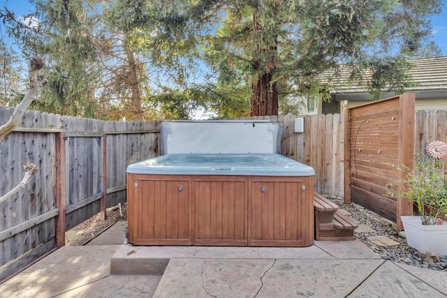 6120 Doubloon Ct, Elk Grove, CA 95758