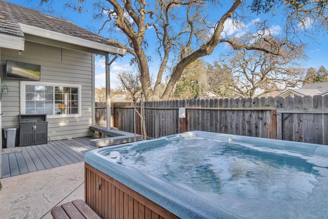 6120 Doubloon Ct, Elk Grove, CA 95758