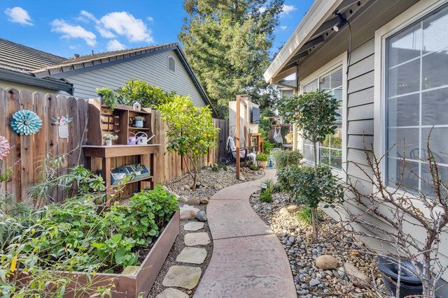 6120 Doubloon Ct, Elk Grove, CA 95758