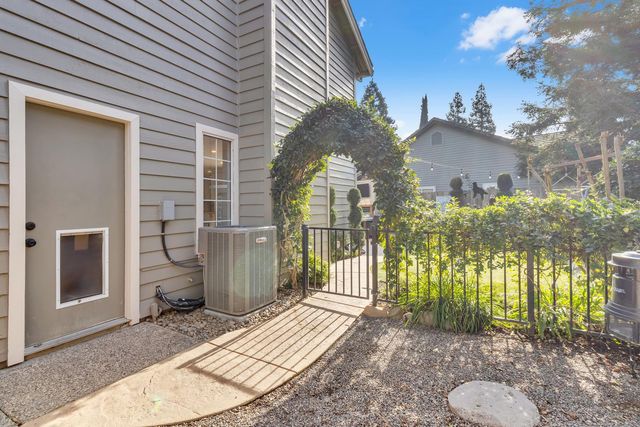 6120 Doubloon Ct, Elk Grove, CA 95758