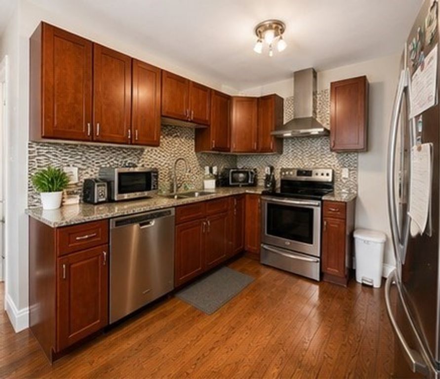133 Warren St 1, Watertown, MA 02472